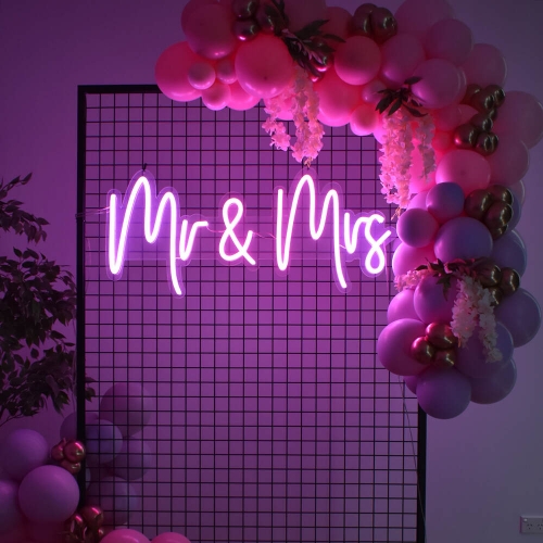 Neon Sign Mr & Mrs 1m x 65cm HIRE